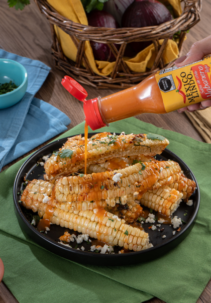 Costillitas de elote salseadas con Salsas México Lindo Habanero Rojo.