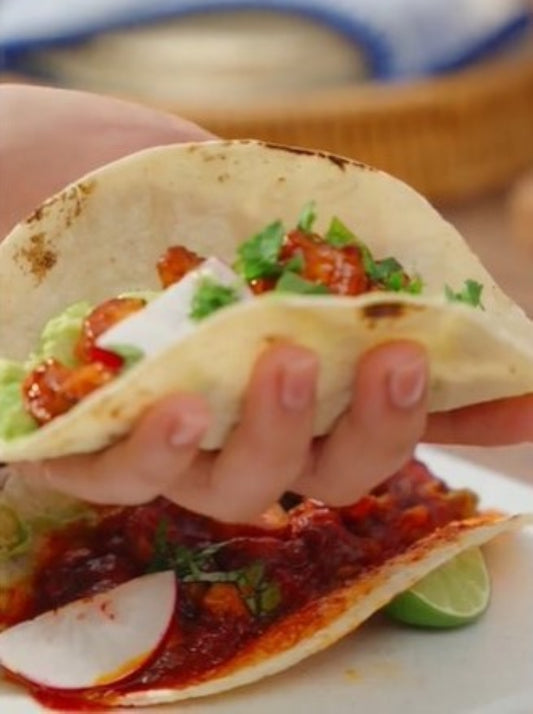 Deliciosos tacos de pulpo con pico de gallo y Salsa México Lindo Habanero Tatemado®.